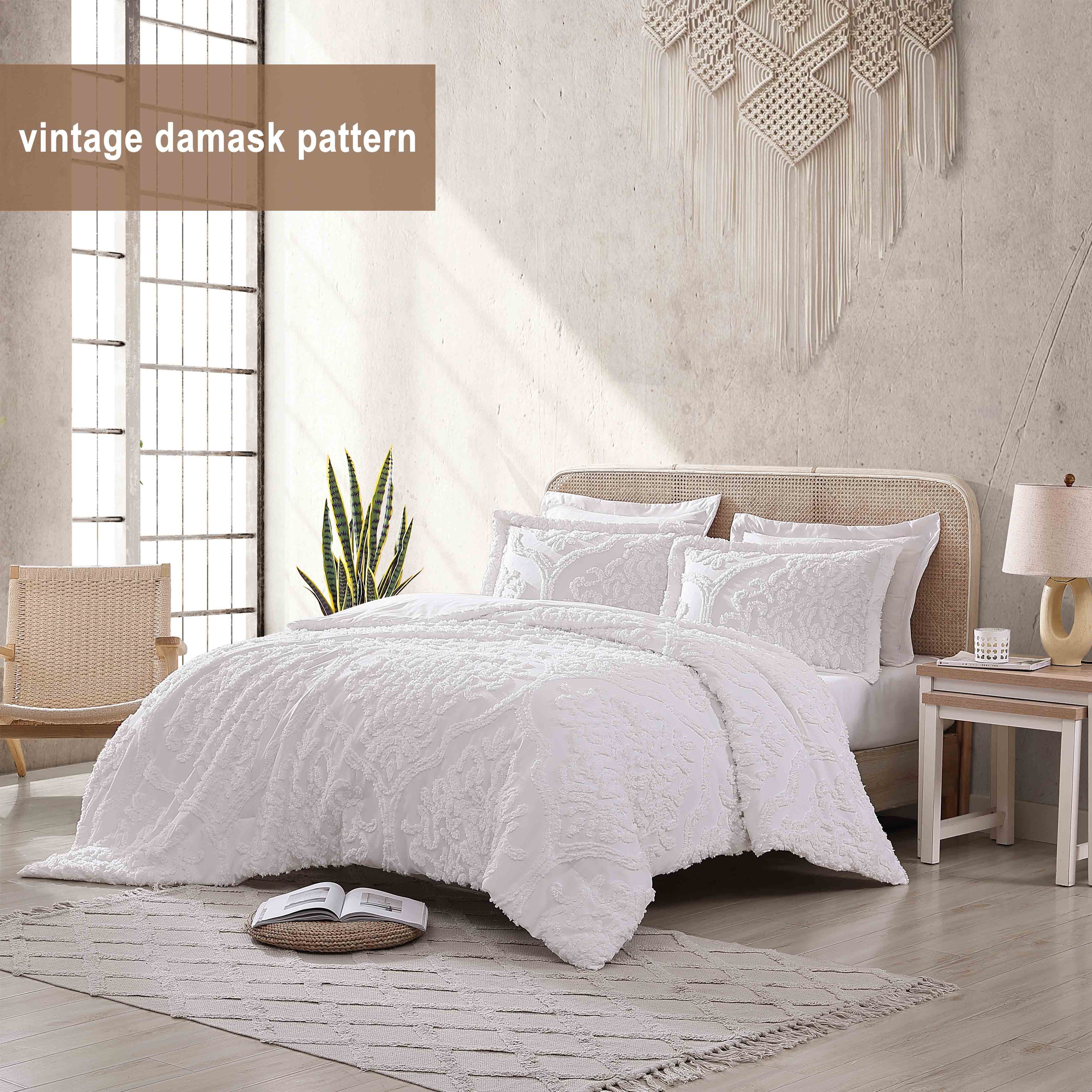 HIG Modern Series 7-Piece White Tufted Vintage Damask Bed in a Bag, Queen / King