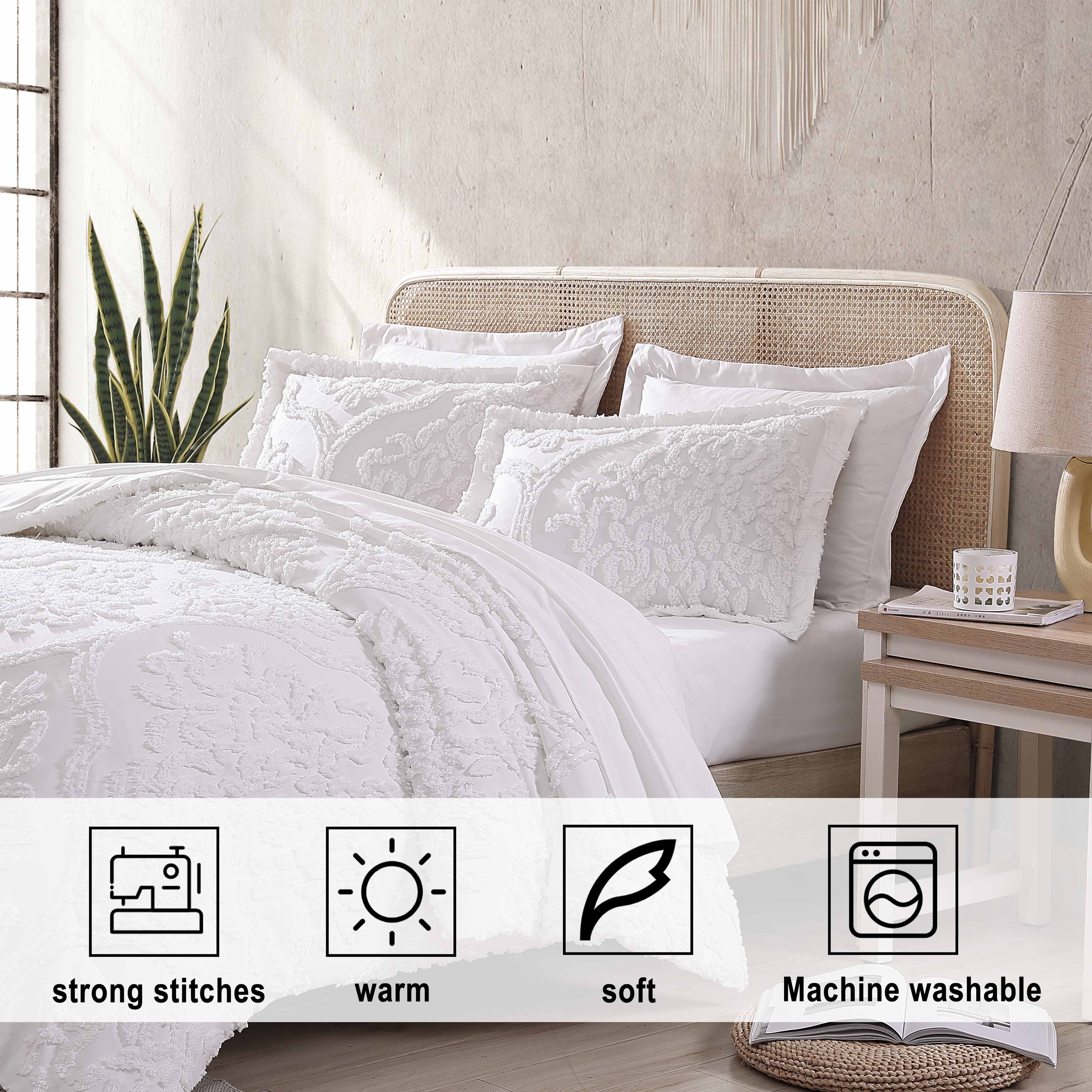 HIG Modern Series 7-Piece White Tufted Vintage Damask Bed in a Bag, Queen / King