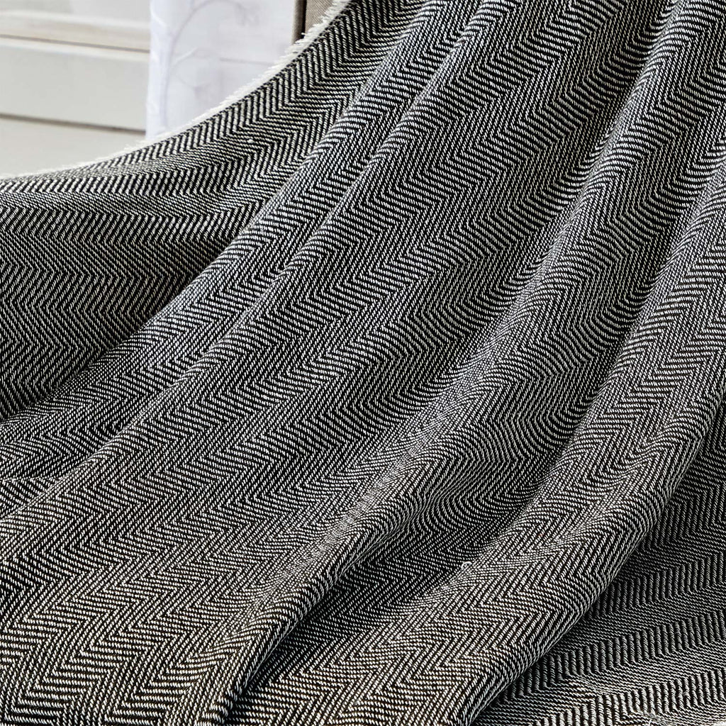 1 Piece Knitted Throw Blanket with Decorative Tassels for Couch Sofa Chair, Rustic Yarn-Dye Woven Blanket with Geometric Pattern