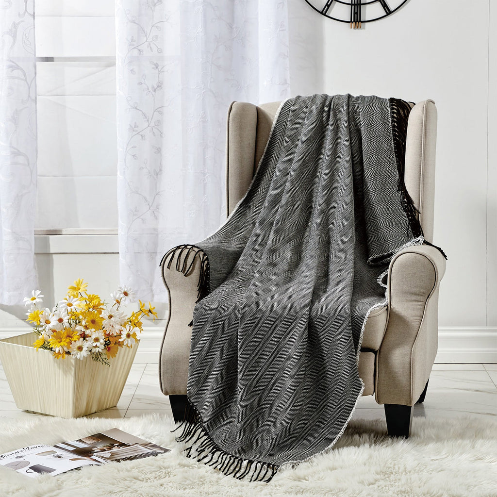 1 Piece Knitted Throw Blanket with Decorative Tassels for Couch Sofa Chair, Rustic Yarn-Dye Woven Blanket with Geometric Pattern