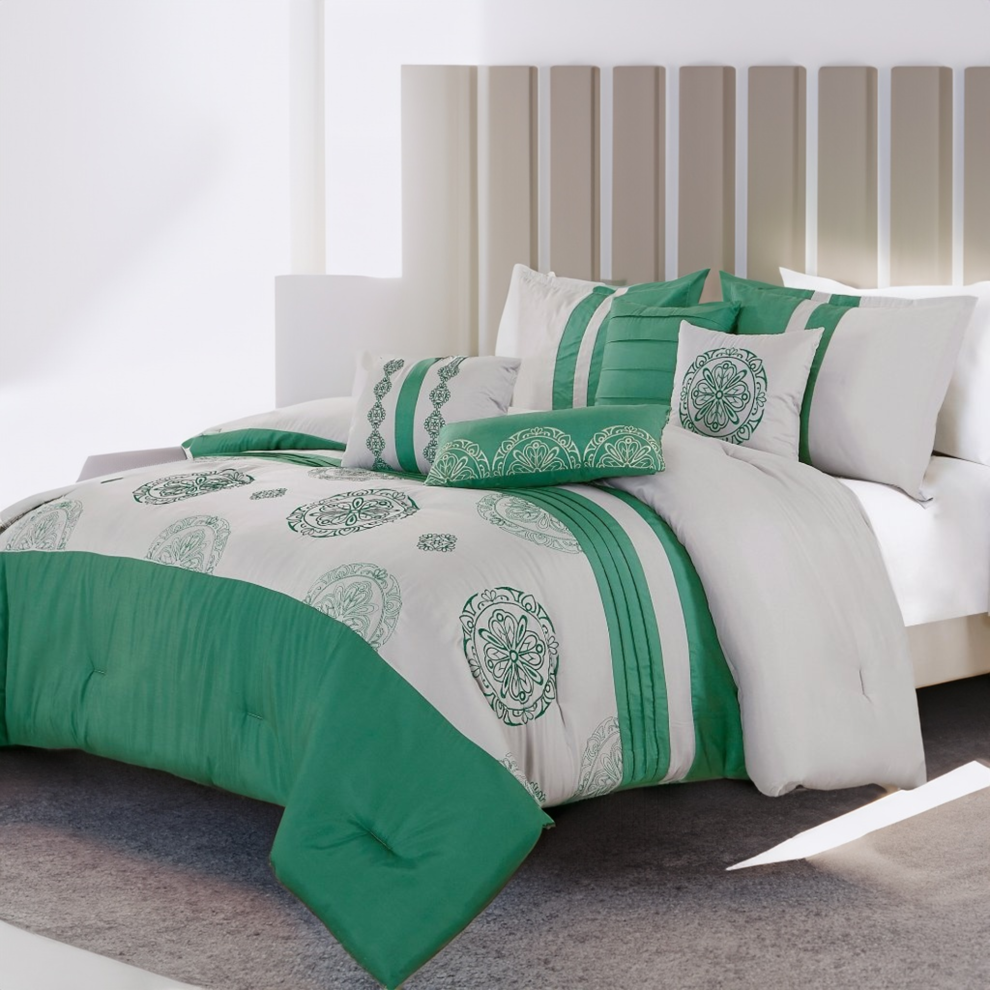 7 Piece Green and Beige Color Embroidered Bed in Bag Comforter Set Q/K Size