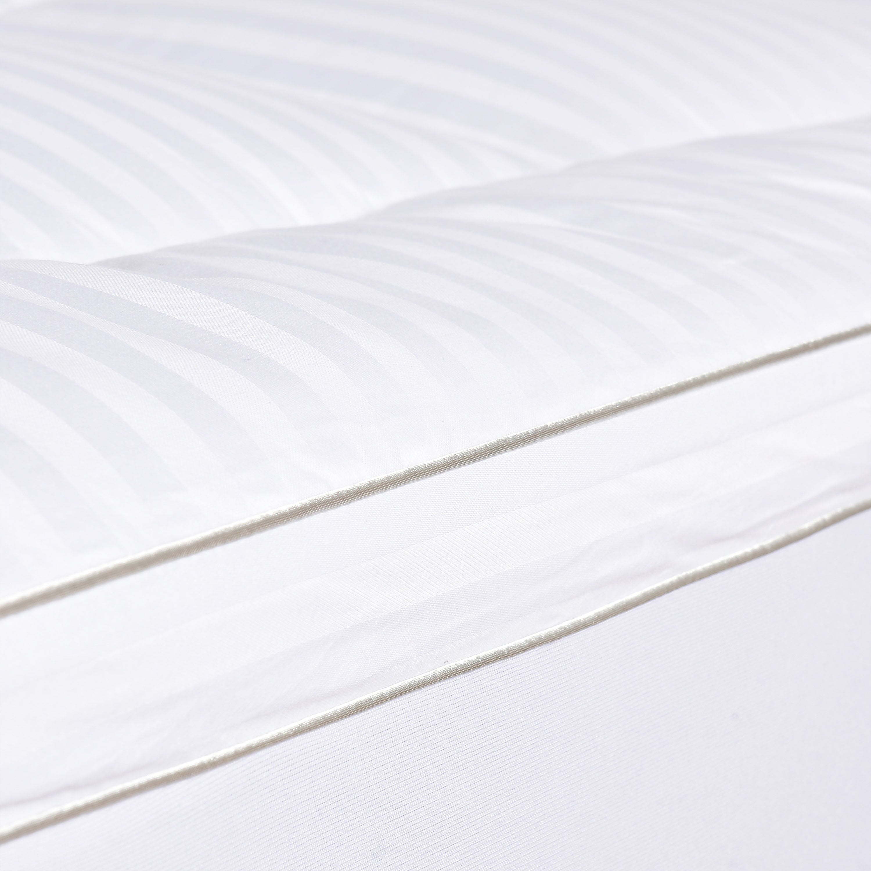 HIG Breathable Cotton Mattress Pad King Size, Fluffy Fitted Mattress Cover Protector with 8-21" Deep Pocket, Thick Quilted Pillow Top Mattress Topper for Back Pain, White