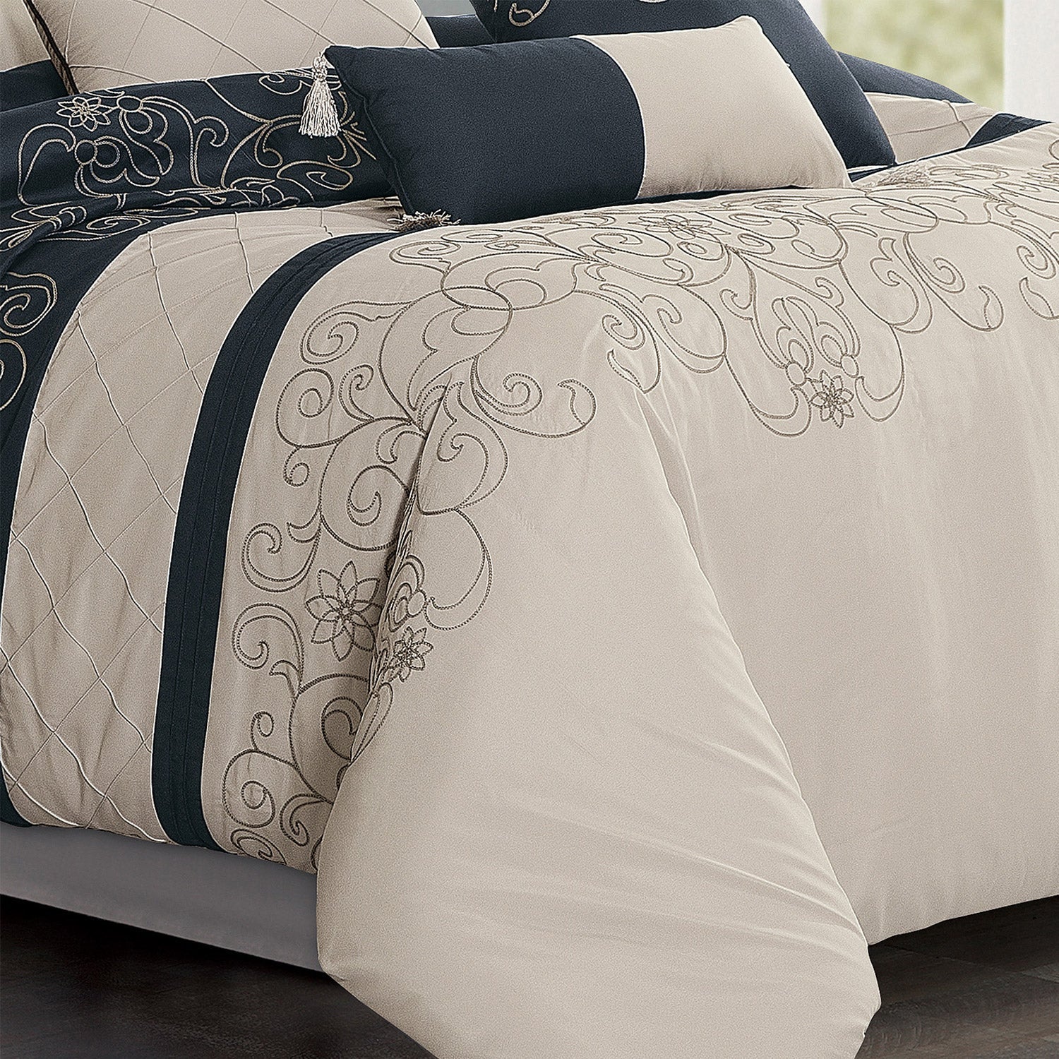 7 Piece Luxurious Floral Embroidered Black Comforters Bed in a Bag Queen King Bedding Set